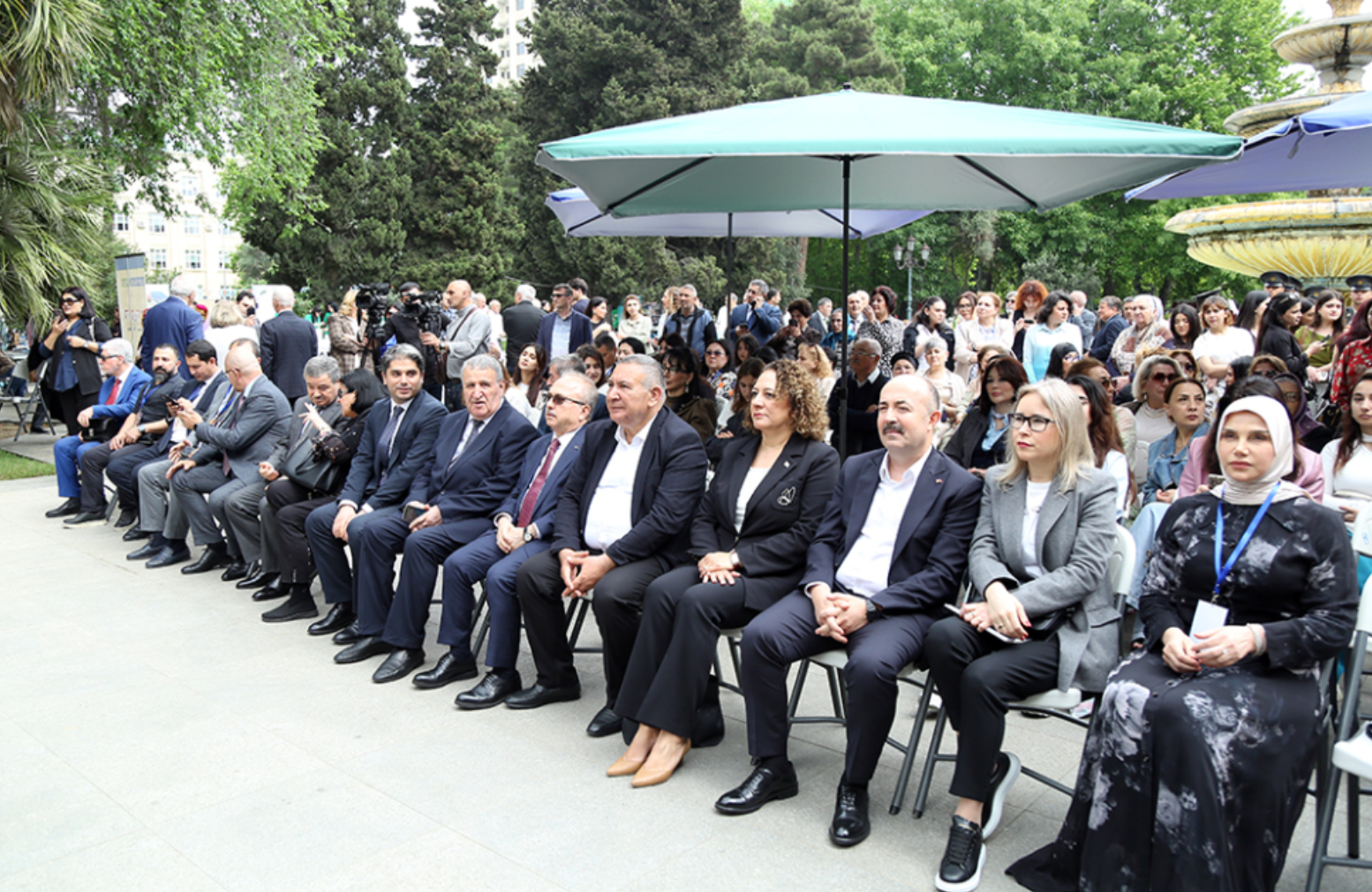 Prof.Akad.Hamlet İsaxanlı ədəbiyyat və kitab festivalında